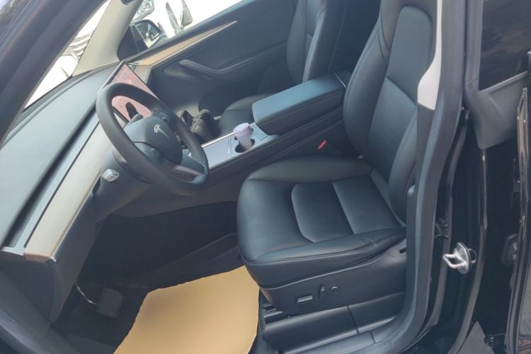 Used Tesla Model Y 2022 Rear-Wheel-Drive Version Left Front Seat