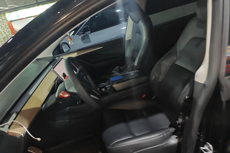Used Tesla Model Y 2022 Long-Range All-Wheel-Drive Version Left Front Seat