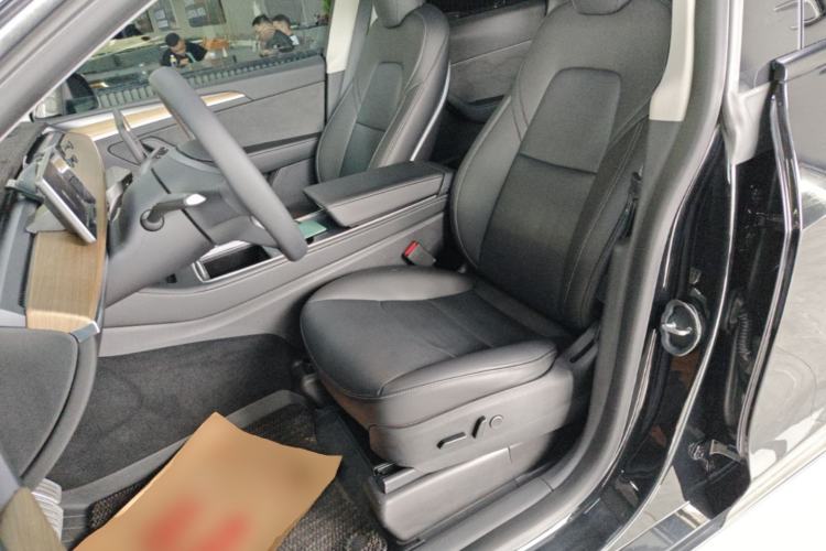 Used Tesla Model Y 2022 Long-Range All-Wheel-Drive Version Left Front Seat