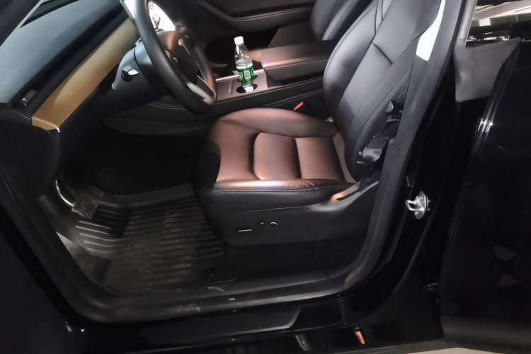 Used Tesla Model Y 2022 Rear-Wheel-Drive Version Left Front Seat