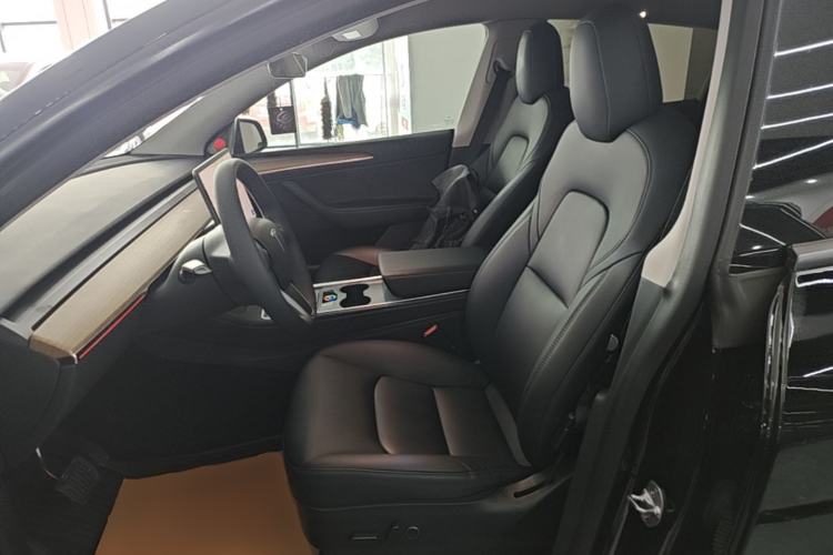 Used Tesla Model Y 2022 Long-Range All-Wheel-Drive Version Left Front Seat