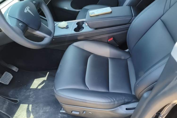Used Tesla Model Y 2022 Long-Range All-Wheel-Drive Version Left Front Seat