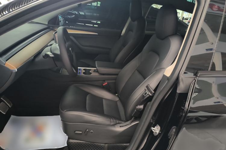 Used Tesla Model Y 2022 Long-Range All-Wheel-Drive Version Left Front Seat