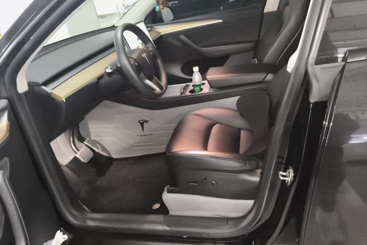 Used Tesla Model Y 2022 Rear-Wheel-Drive Version Left Front Seat