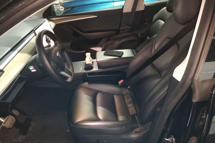 Used Tesla Model Y 2022 Long-Range All-Wheel-Drive Version Left Front Seat