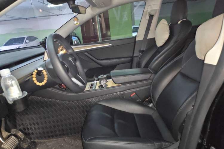 Used Tesla Model Y 2022 Long-Range All-Wheel-Drive Version Left Front Seat