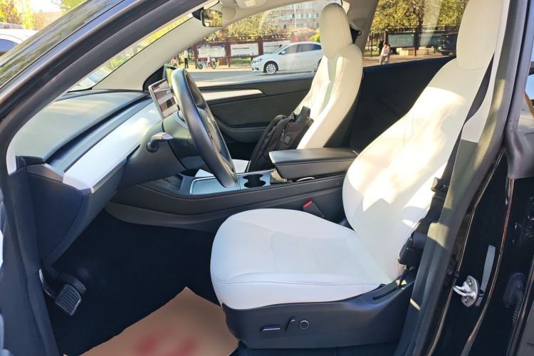 Used Tesla Model Y 2022 Rear-Wheel-Drive Version Left Front Seat