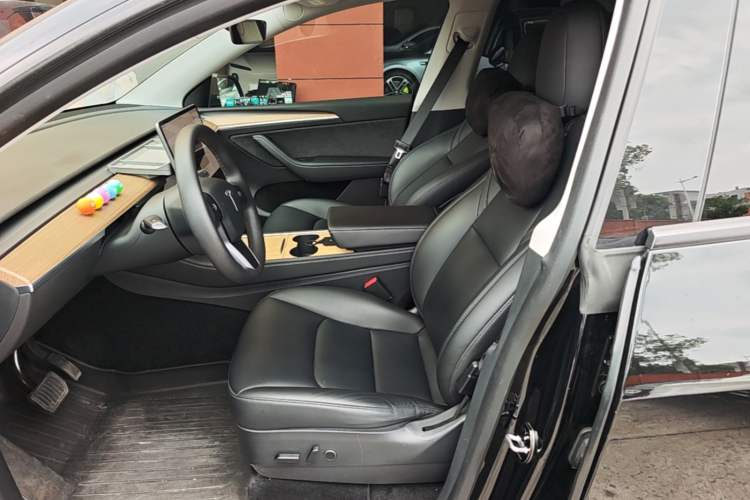 Used Tesla Model Y 2022 Rear-Wheel-Drive Version Left Front Seat