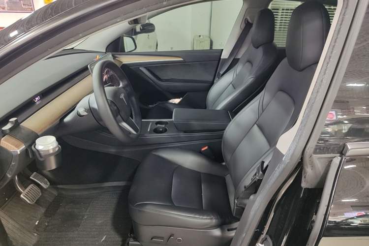Used Tesla Model Y 2022 Rear-Wheel-Drive Version Left Front Seat