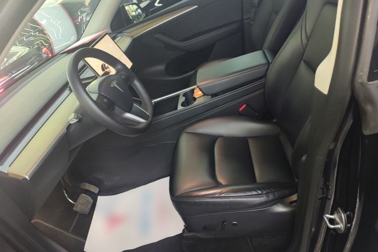 Used Tesla Model Y 2022 Rear-Wheel-Drive Version Left Front Seat