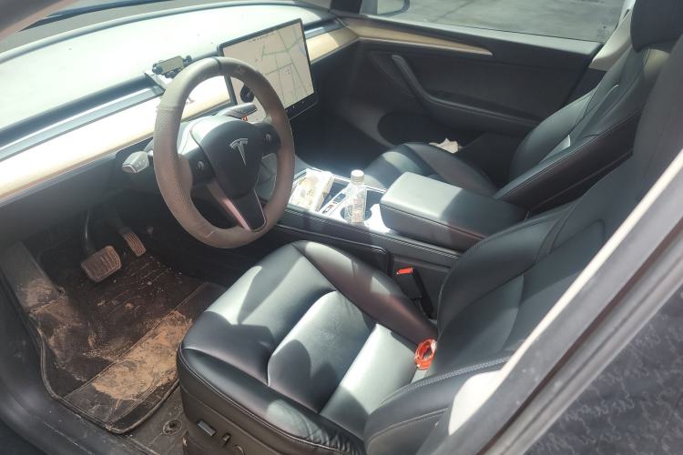 Used Tesla Model Y 2022 Rear-Wheel-Drive Version Left Front Seat