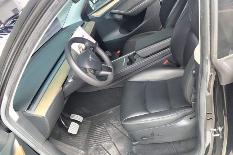 Used Tesla Model Y 2022 Rear-Wheel-Drive Version Left Front Seat