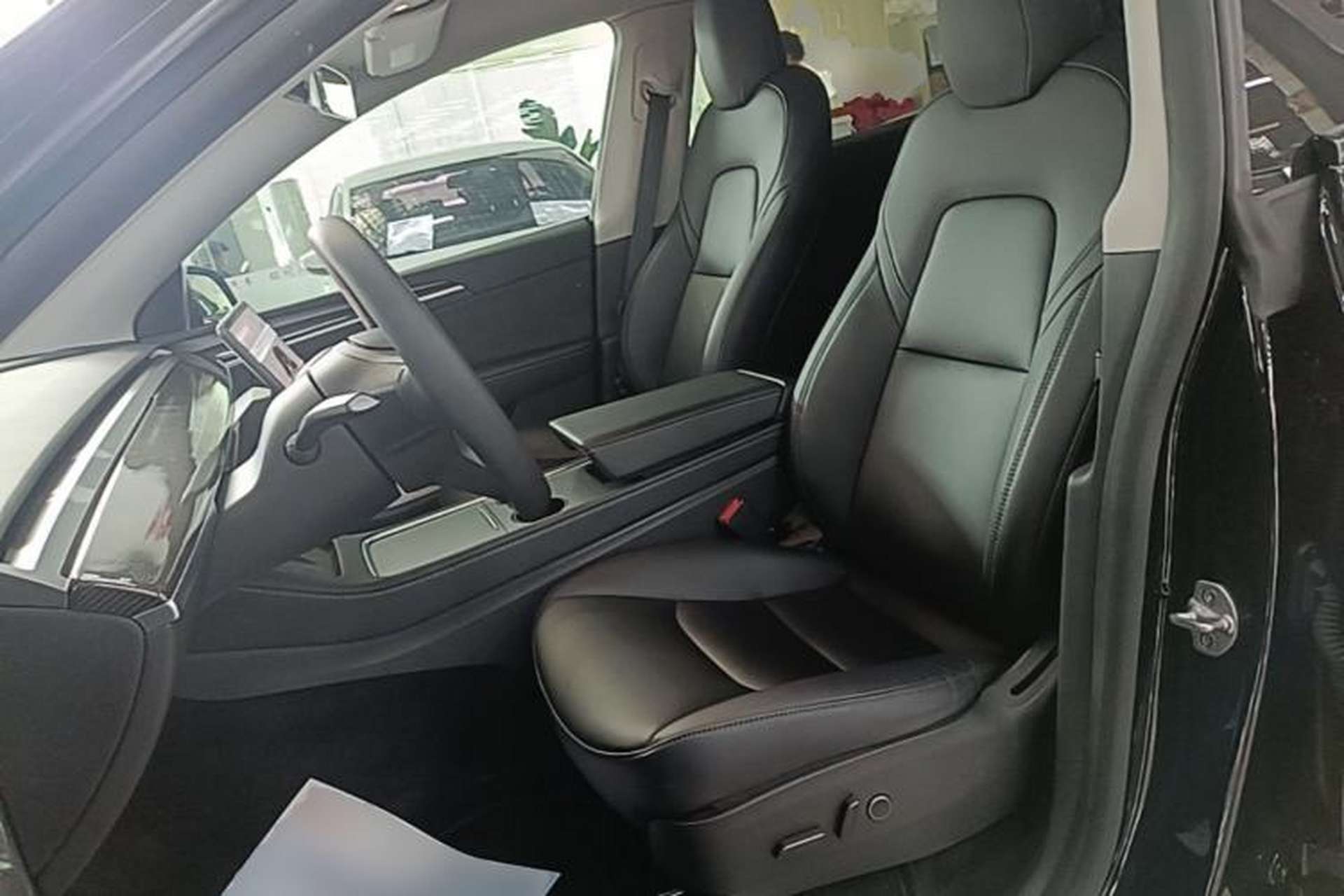 Used Tesla Model Y 2022 Rear-Wheel-Drive Version Left Front Seat