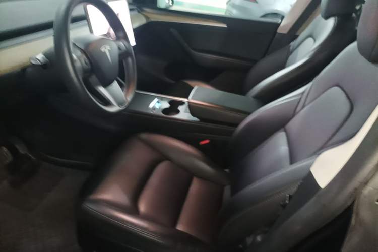 Used Tesla Model Y 2022 Long-Range All-Wheel-Drive Version Left Front Seat