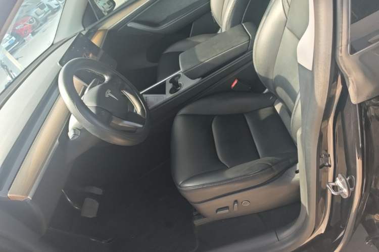 Used Tesla Model Y 2022 Rear-Wheel-Drive Version Left Front Seat