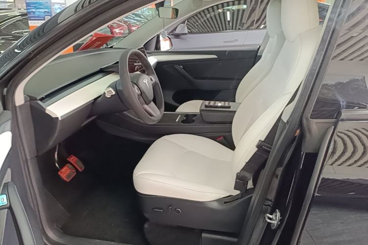 Used Tesla Model Y 2022 Rear-Wheel-Drive Version Left Front Seat