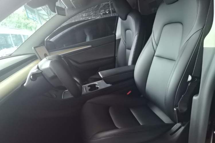 Used Tesla Model Y 2022 Rear-Wheel-Drive Version Left Front Seat
