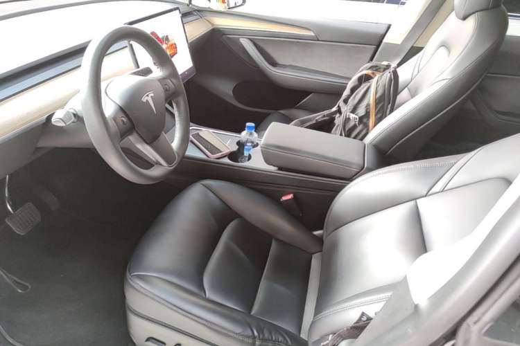 Used Tesla Model Y 2022 Rear-Wheel-Drive Version Left Front Seat