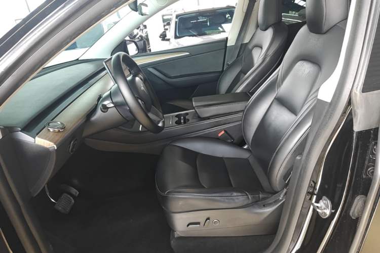 Used Tesla Model Y 2022 Rear-Wheel-Drive Version Left Front Seat