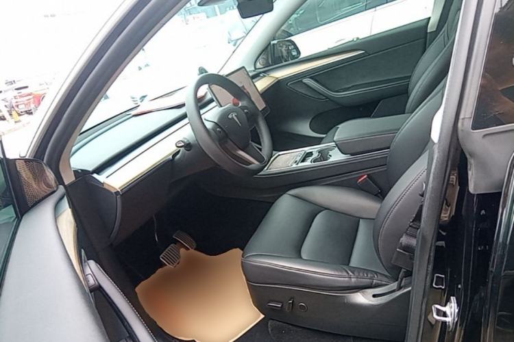 Used Tesla Model Y 2022 Rear-Wheel-Drive Version Left Front Seat