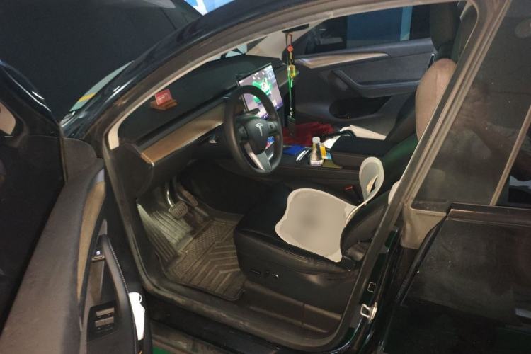 Used Tesla Model Y 2022 Long-Range All-Wheel-Drive Version Left Front Seat