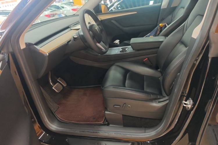 Used Tesla Model Y 2022 Rear-Wheel-Drive Version Left Front Seat