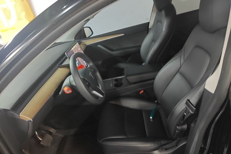 Used Tesla Model Y 2022 Rear-Wheel-Drive Version Left Front Seat