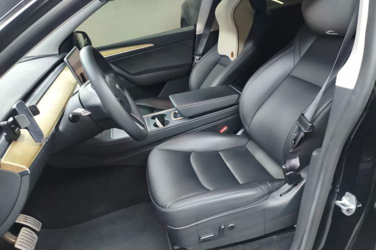 Used Tesla Model Y 2022 Performance High-Performance All-Wheel-Drive Version Left Front Seat