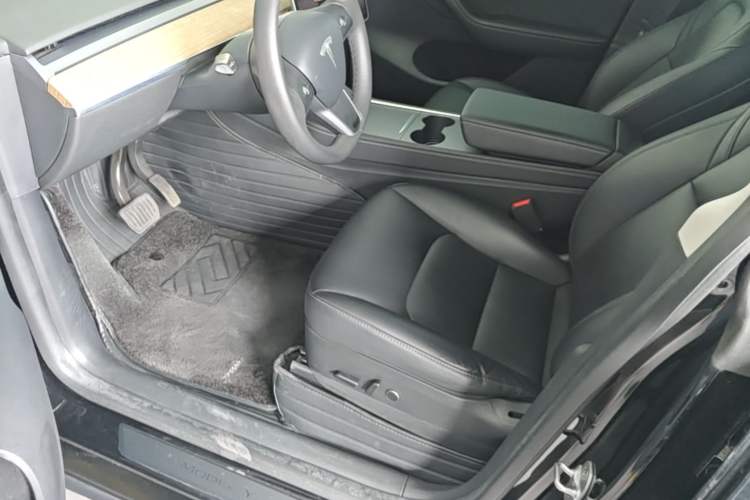 Used Tesla Model Y 2022 Rear-Wheel-Drive Version Left Front Seat