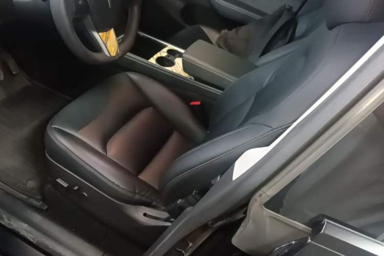 Used Tesla Model Y 2022 Rear-Wheel-Drive Version Left Front Seat
