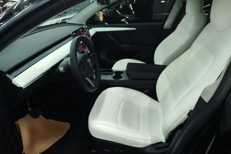 Used Tesla Model Y 2022 Long-Range All-Wheel-Drive Version Left Front Seat