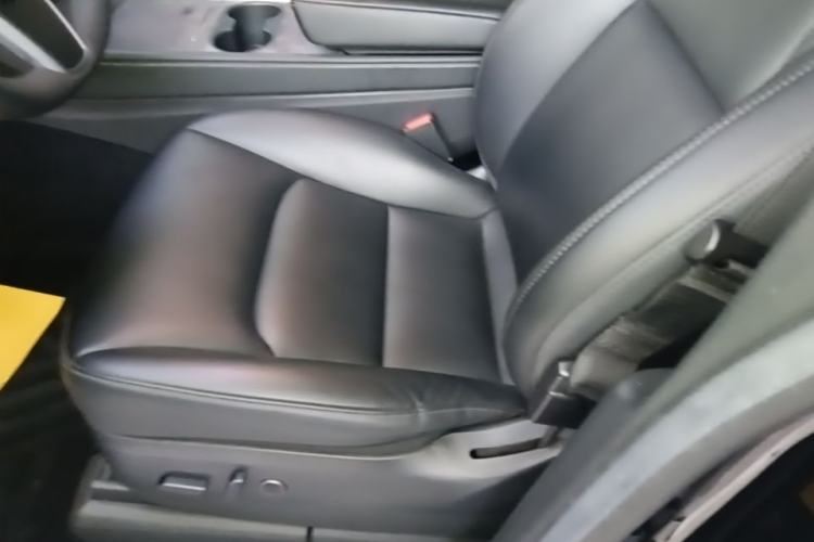 Used Tesla Model Y 2022 Rear-Wheel-Drive Version Left Front Seat