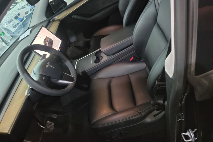 Used Tesla Model Y 2022 Rear-Wheel-Drive Version Left Front Seat