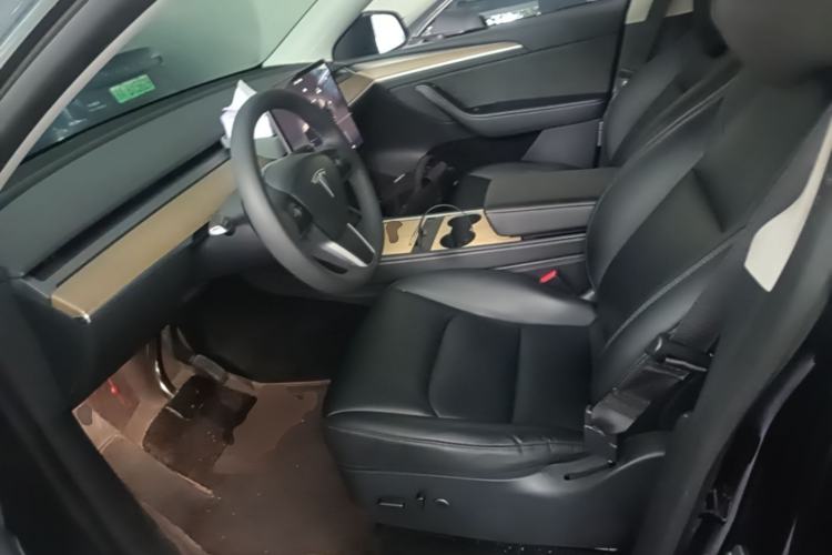 Used Tesla Model Y 2022 Long-Range All-Wheel-Drive Version Left Front Seat