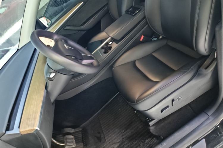Used Tesla Model Y 2022 Rear-Wheel-Drive Version Left Front Seat