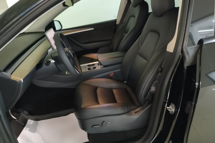Used Tesla Model Y 2022 Rear-Wheel-Drive Version Left Front Seat