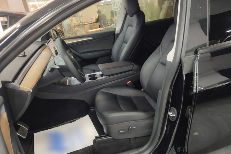 Used Tesla Model Y 2022 Rear-Wheel-Drive Version Left Front Seat