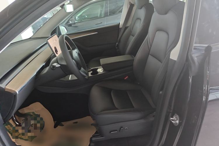Used Tesla Model Y 2022 Long-Range All-Wheel-Drive Version Left Front Seat