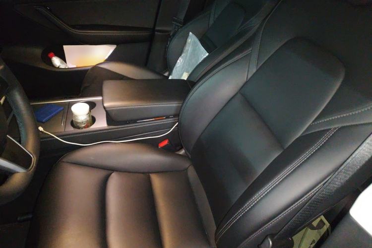 Used Tesla Model Y 2022 Long-Range All-Wheel-Drive Version Left Front Seat