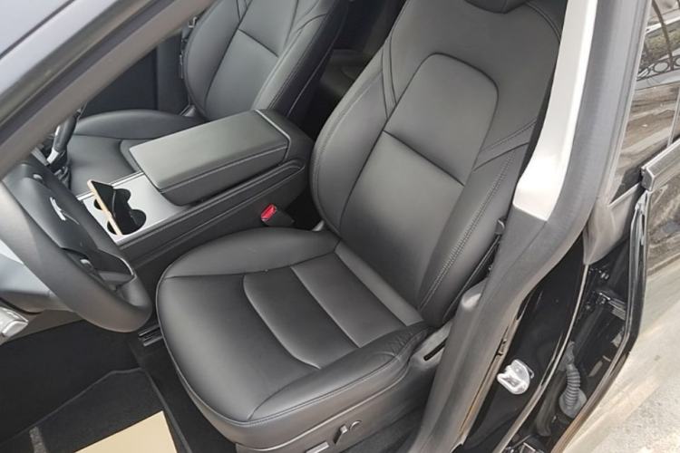 Used Tesla Model Y 2022 Rear-Wheel-Drive Version Left Front Seat