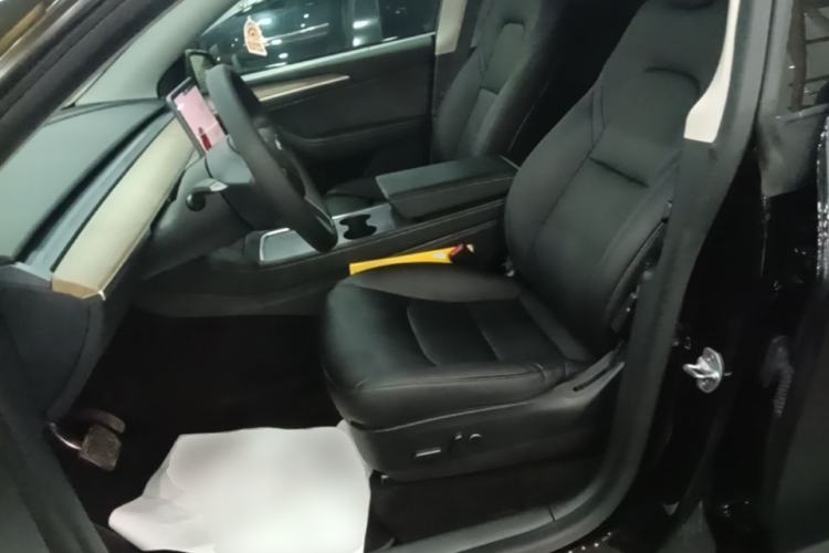 Used Tesla Model Y 2022 Rear-Wheel-Drive Version Left Front Seat