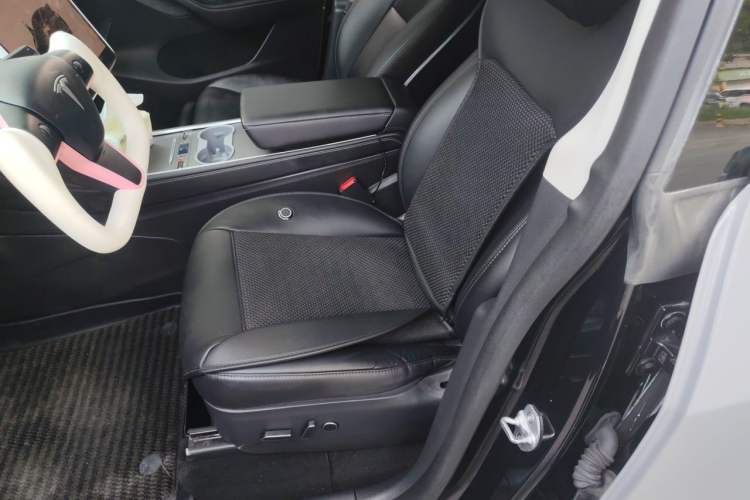 Used Tesla Model Y 2022 Long-Range All-Wheel-Drive Version Left Front Seat