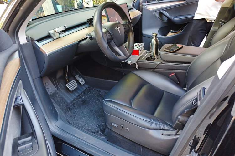 Used Tesla Model Y 2022 Rear-Wheel-Drive Version Left Front Seat