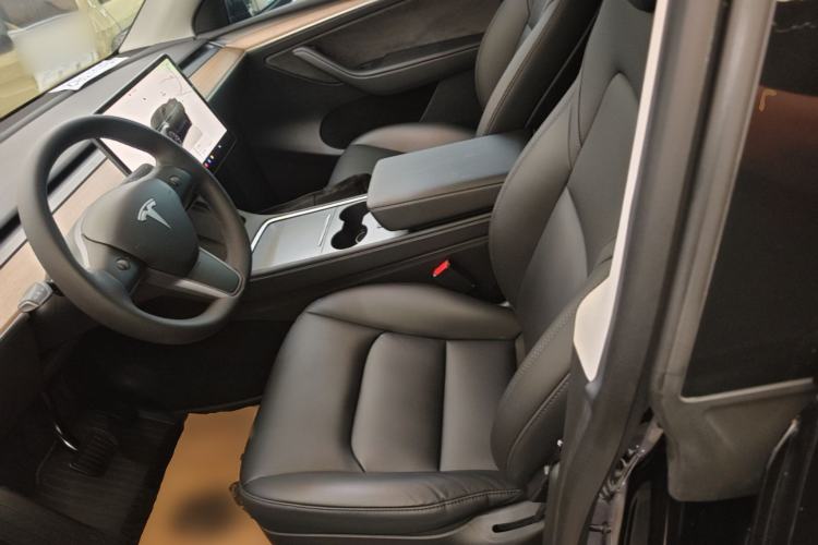 Used Tesla Model Y 2022 Rear-Wheel-Drive Version Left Front Seat