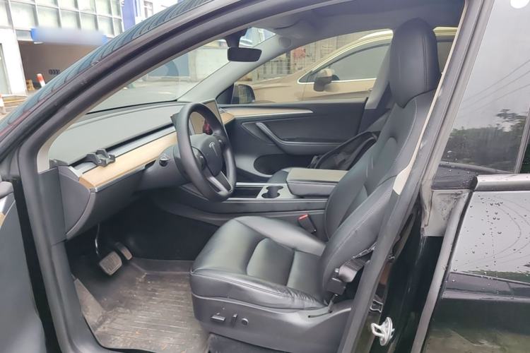 Used Tesla Model Y 2022 Rear-Wheel-Drive Version Left Front Seat