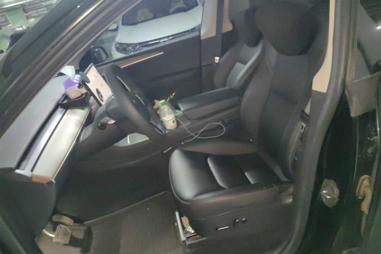 Used Tesla Model Y 2022 Long-Range All-Wheel-Drive Version Left Front Seat