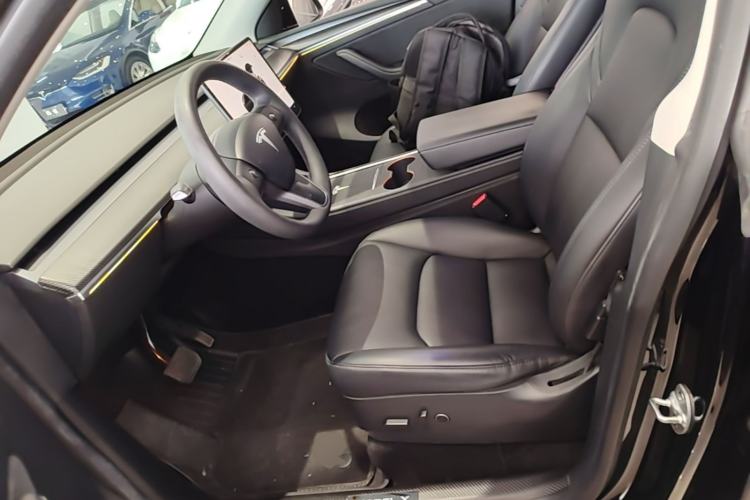 Used Tesla Model Y 2022 Long-Range All-Wheel-Drive Version Left Front Seat