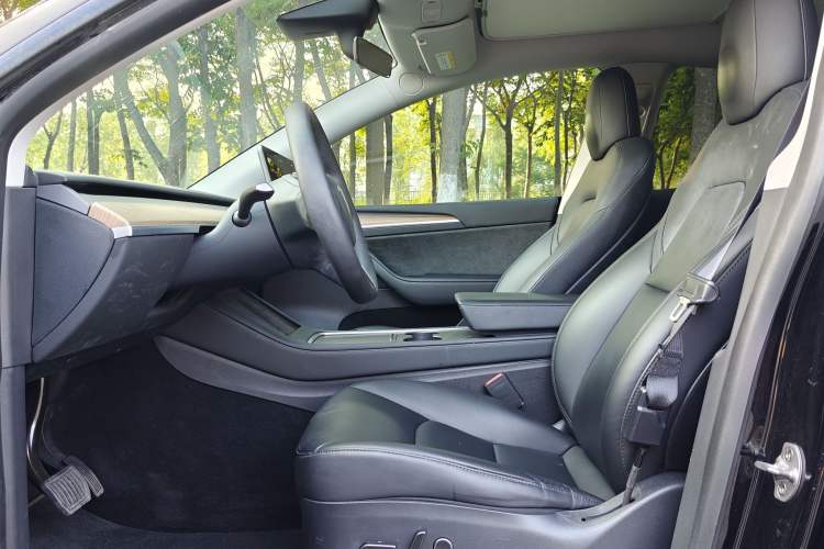 Used Tesla Model Y 2022 Rear-Wheel-Drive Version Left Front Seat