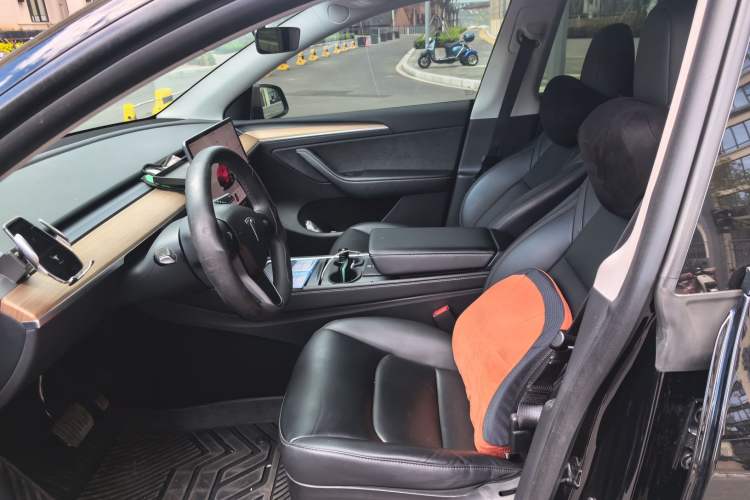 Used Tesla Model Y 2022 Rear-Wheel-Drive Version Left Front Seat