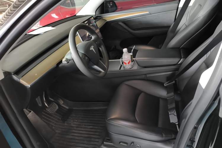 Used Tesla Model Y 2022 Long-Range All-Wheel-Drive Version Left Front Seat